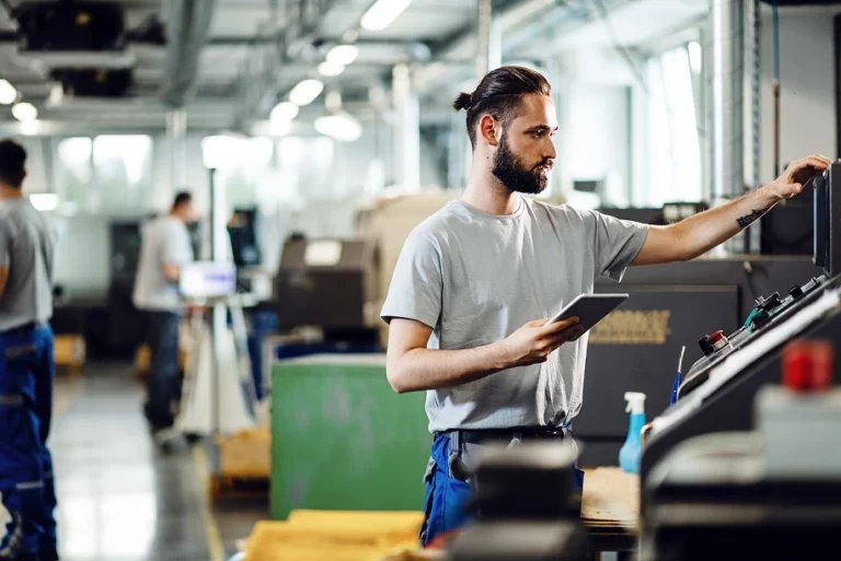 Technology Challenges Facing Distribution and Manufacturing Businesses Technology Challenges Facing Distribution and Manufacturing Businesses